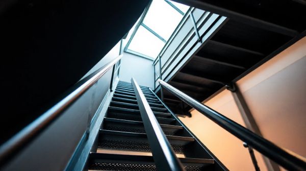 Inspirations pour un escalier en métal : design durable et chic